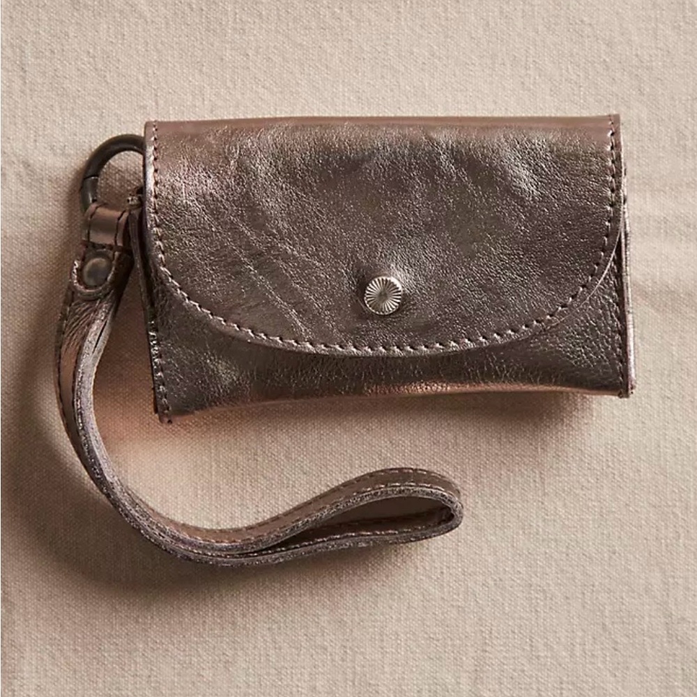 NEW NWT Free People leather wallet bag Lanyard Metallic Wristlet Wallet